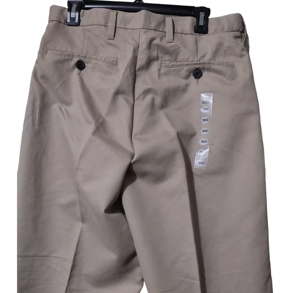Dockers Pants Men's Size 30x30 Beige Irregular Classic Fit Flat Front‎ Stretch